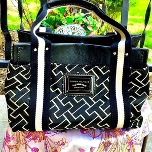 TOMMY HILFIGER AMERICAN CLASSIC SMALL SATCHEL